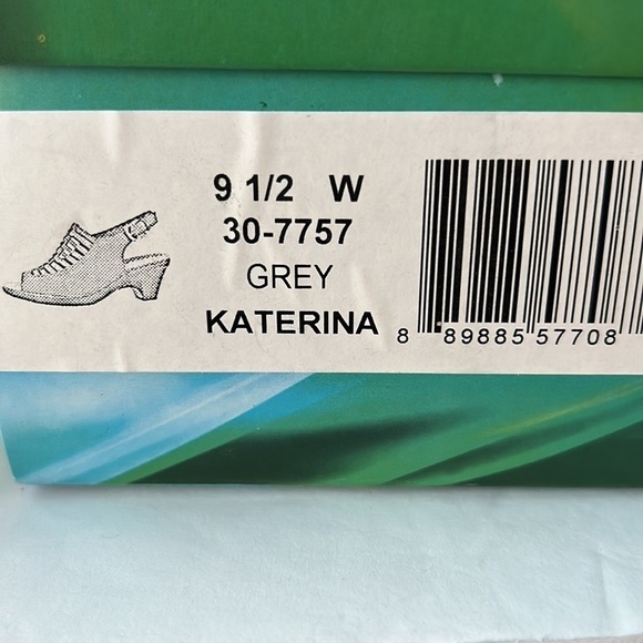 Easy Street Women NIB Easy Street Katerina Sling  Back Peep Toe Sandals New in Box